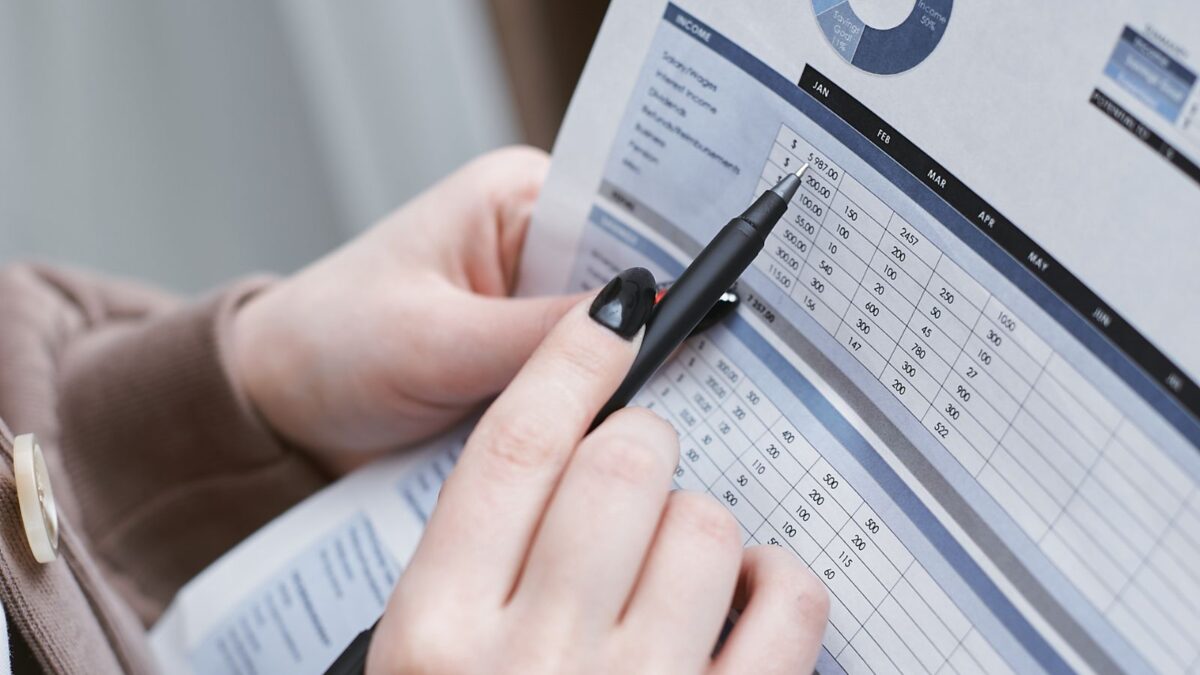 Audyt w organizacji rozproszonej – jak zapewnić spójność standardów jakości?